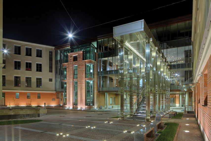 ConceptSystem 77 Ventanas, CW 50-VL Muros cortina y CW 50-SC Muros cortina - School Alexandrinsky Theatre situado enRusia