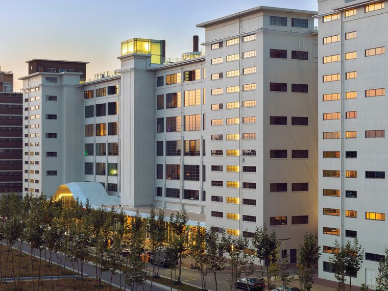 SlimLine 38 Ventanas y ConceptFolding 77 Puertas correderas y plegables - Residental/Project Anton Building at Strijp S situado en Eindhoven, los Países Bajos