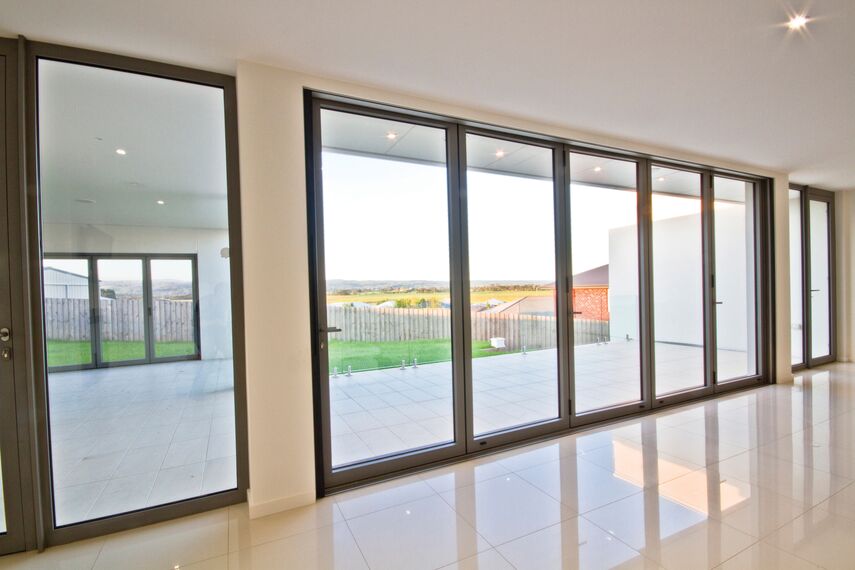 EcoSystem 50 Puertas, EcoSystem 50 Ventanas, ConceptFolding 77 Puertas correderas y plegables y ConceptPatio 130 Puertas correderas y plegables - House Nobile Private Residence situado enAustralia