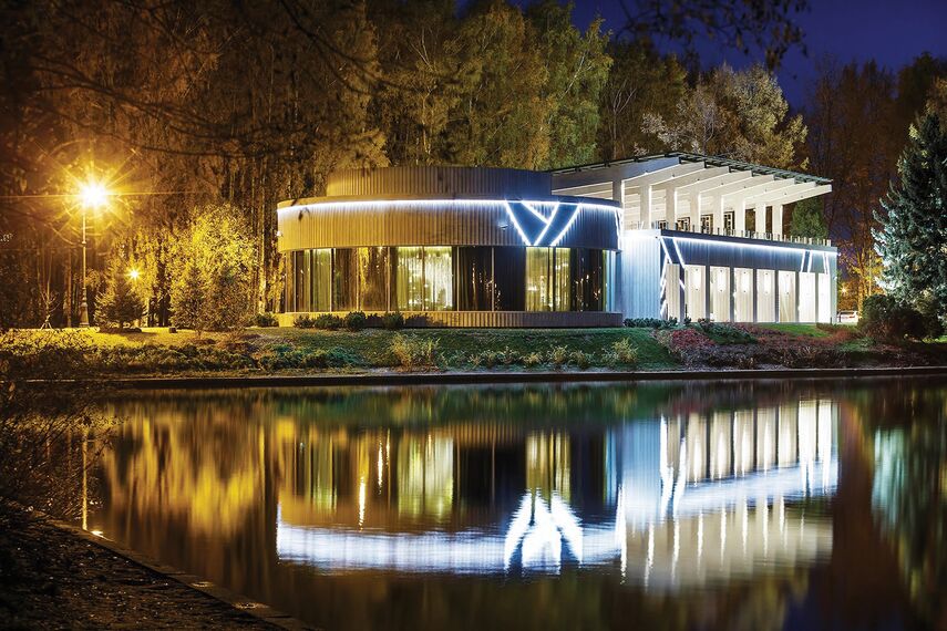 CW 50-SC Muros cortina - Restaurant/Pub Il Lago dei Cigni Restaurant situado enRusia