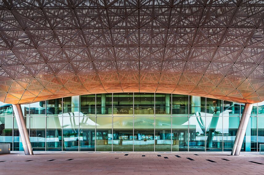 ConceptSystem 68 Ventanas, ConceptSystem 59Pa Ventanas y ConceptWall 50 Muros cortina - Qatar National Convention Centre situado en Doha, Qatar