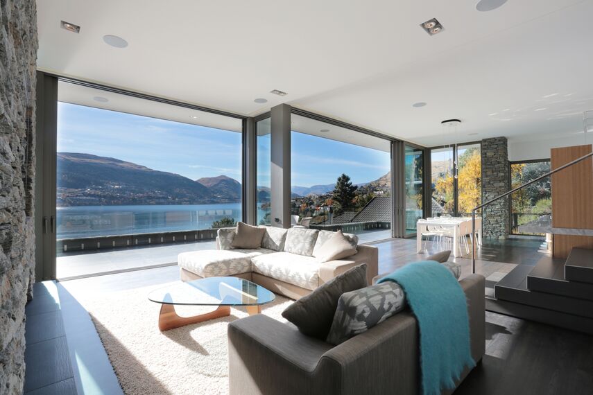 ConceptFolding 77 Puertas correderas y plegables y ConceptSystem 77 Ventanas - Lake Wakatipu House situado en Otago, Nueva Zelanda