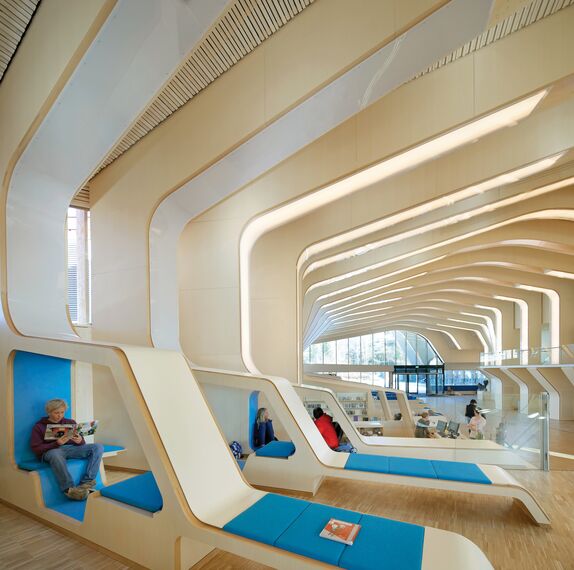 CW 50-HI Muros cortina y CS 59Pa Automatic Door Puertas - Vennesla Library situado enNoruega