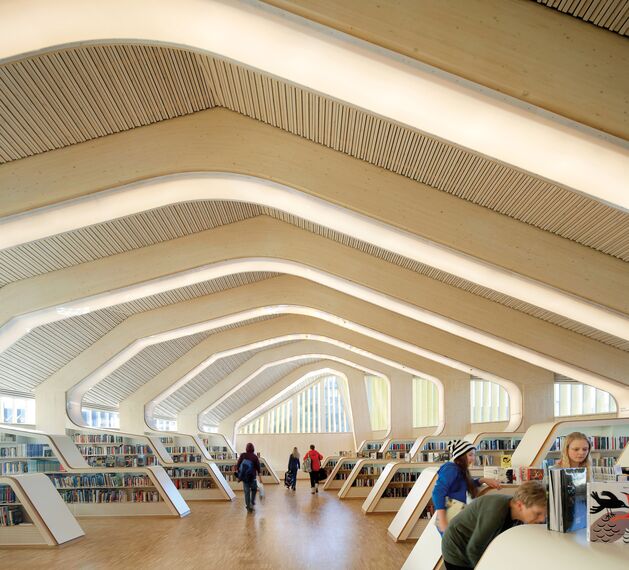 CW 50-HI Muros cortina y CS 59Pa Automatic Door Puertas - Vennesla Library situado enNoruega