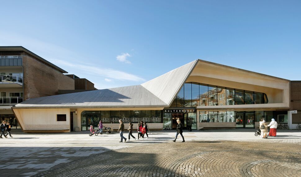 CW 50-HI Muros cortina y CS 59Pa Automatic Door Puertas - Vennesla Library situado enNoruega
