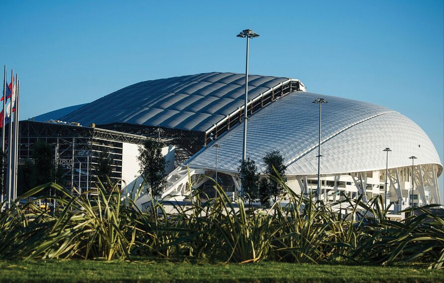 ConceptWall 50 Muros cortina, ConceptSystem 77 Ventanas y ConceptSystem 59Pa Ventanas - Football stadium Fisht Olympic Stadium situado en Sochi, Rusia