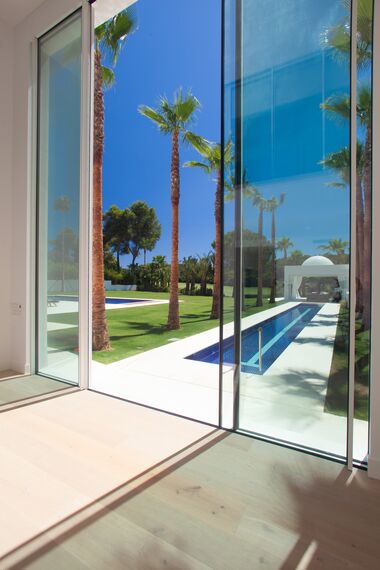 ConceptSystem 77 Puertas, ConceptPatio 68 Puertas correderas y plegables y HiFinity Puertas correderas y plegables - Las Palmeras situado enEspaña
