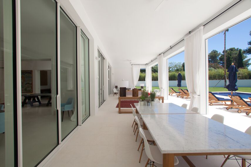 ConceptSystem 77 Puertas, ConceptPatio 68 Puertas correderas y plegables y HiFinity Puertas correderas y plegables - Las Palmeras situado enEspaña