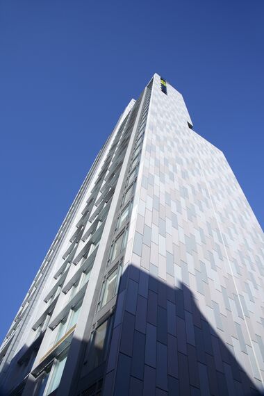 ConceptWall 50 Muros cortina, ConceptSystem 68 Ventanas, Vision 50 Puertas y ConceptWall 60 Muros cortina - Student Accomodation situado en Manchester, Reino Unido