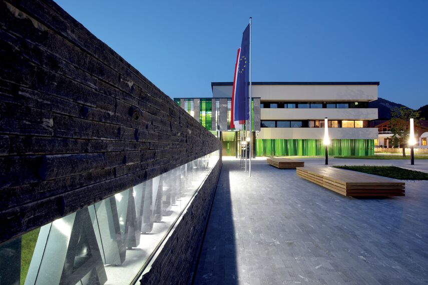 BriseSoleil 100 Protección solar - Breitenwang Community Centre situado en Breitenwang, Austria