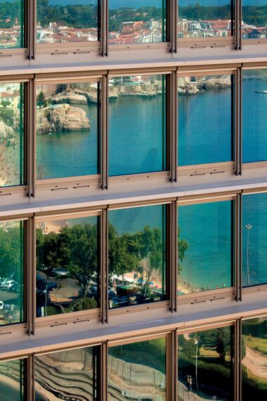 ConceptSystem 77 Ventanas y ConceptSystem 77 Puertas - Complejo de apartamentos Estoril sol residence complex situado en Cascais, Portugal
