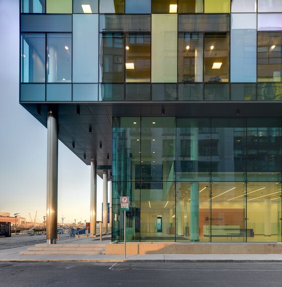 ConceptWall 60 Muros cortina - Sir John Rogerson's Quay situado en Dublin, Irlanda