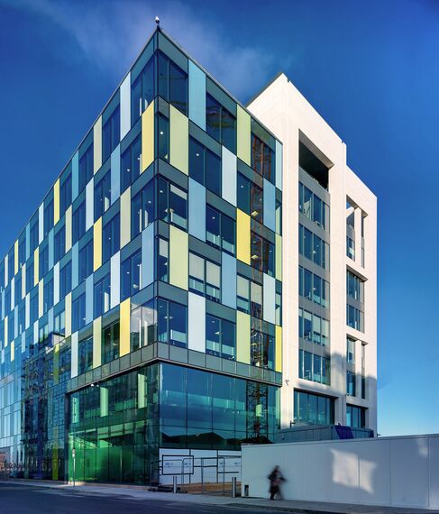 ConceptWall 60 Muros cortina - Sir John Rogerson's Quay situado en Dublin, Irlanda