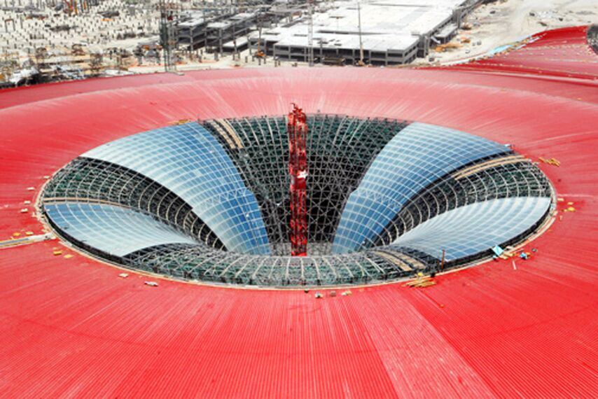ConceptWall 86 Muros cortina - Race track Ferrari World Abu Dhabi situado en Abu Dhabi, Emiratos Árabes Unidos