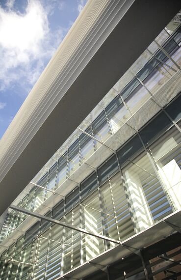 BriseSoleil 100 Protección solar y ConceptWall 50 Muros cortina - 't Rabot situado en Gent, Bélgica