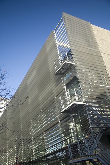 BriseSoleil 100 Protección solar y ConceptWall 50 Muros cortina - 't Rabot situado en Gent, Bélgica