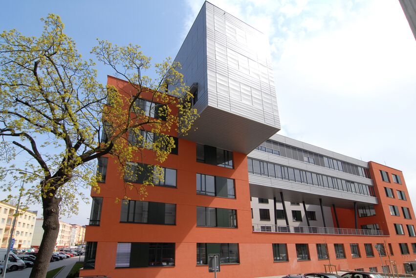 ConceptWall 50 Muros cortina y CW 50-FP Muros cortina - East Building situado en Poznań, República Checa