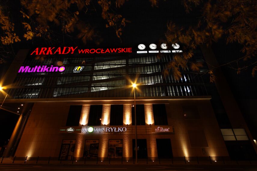 BriseSoleil 100 Protección solar y ConceptWall 50 Muros cortina - Arkady Wrocławskie situado en Wrocław, Polonia