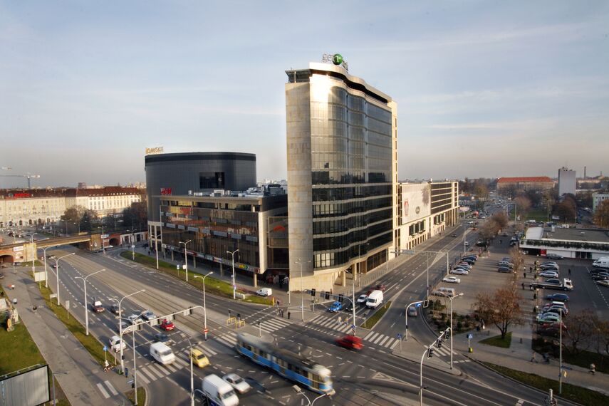 BriseSoleil 100 Protección solar y ConceptWall 50 Muros cortina - Arkady Wrocławskie situado en Wrocław, Polonia
