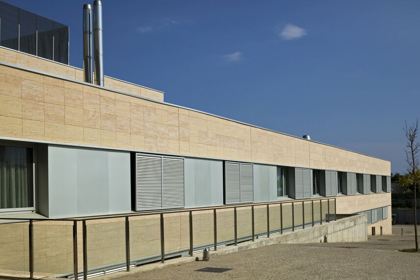 ConceptWall 50 Muros cortina - Residencia Geriatrica Amma situado en Teià, España