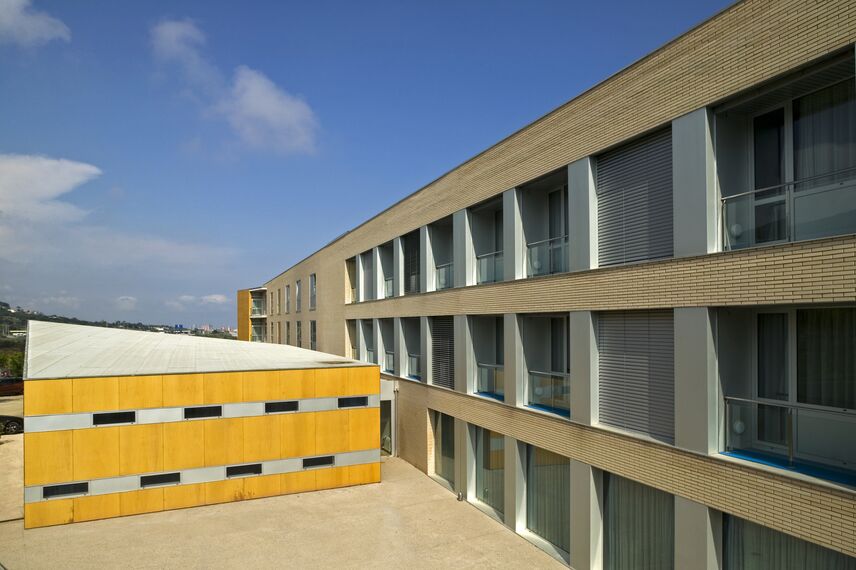 ConceptWall 50 Muros cortina - Residencia Geriatrica Amma situado en Teià, España