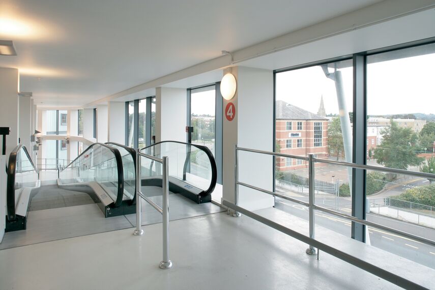 ConceptWall 50 Muros cortina - Sainsbury's Maidenhead situado en Maidenhead, Reino Unido