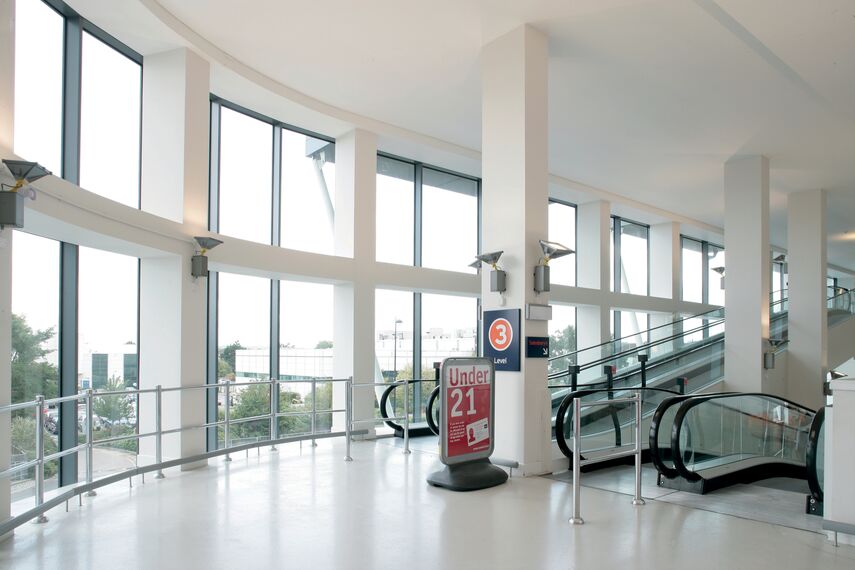 ConceptWall 50 Muros cortina - Sainsbury's Maidenhead situado en Maidenhead, Reino Unido