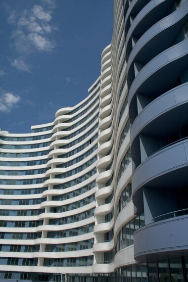 ConceptSystem 77 Puertas y ConceptSystem 77 Ventanas - Complejo de apartamentos White Sails situado en Odessa, Ucrania