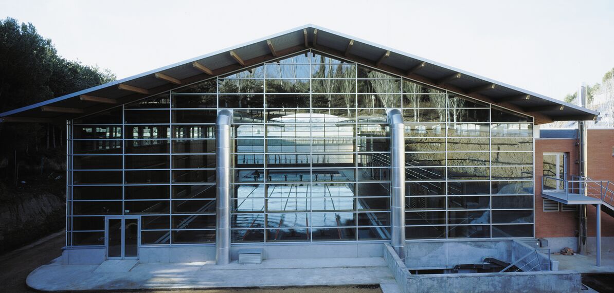 ConceptWall 50 Muros cortina - Swimming pool Piscina municipal Barbastro situado en Barbastro, España