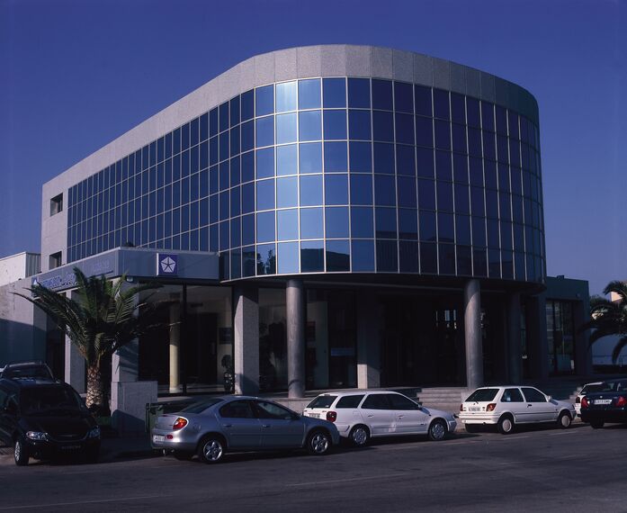 ConceptWall 50 Muros cortina - Office building La Zapatilla situado en Alzira, España