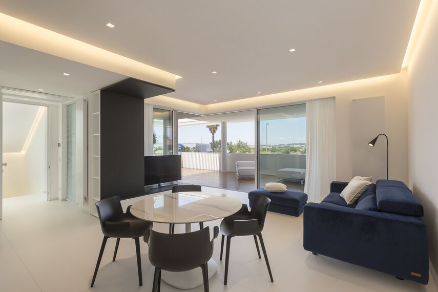 SlimPatio 68 Puertas correderas y plegables, HiFinity Puertas correderas y plegables, ConceptSystem 77 Ventanas y CS 77 Hidden Vent Ventanas - Casa D situado en Ragusa, Italia