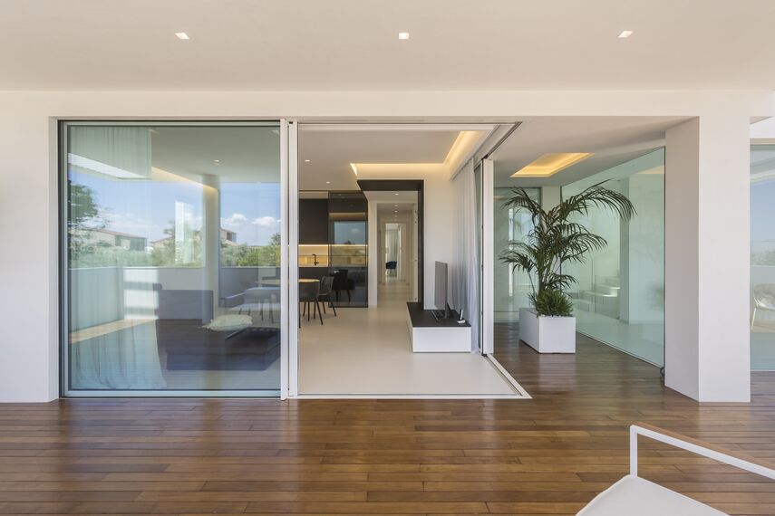 SlimPatio 68 Puertas correderas y plegables, HiFinity Puertas correderas y plegables, ConceptSystem 77 Ventanas y CS 77 Hidden Vent Ventanas - Casa D situado en Ragusa, Italia