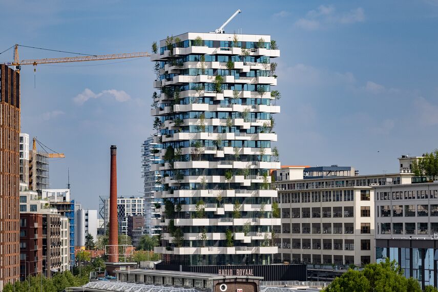 SlimLine 38 Ventanas, SlimLine 38 Puertas y ConceptWall 50 Muros cortina - Trudo Tower Vertical Forest situado en Eindhoven, los Países Bajos