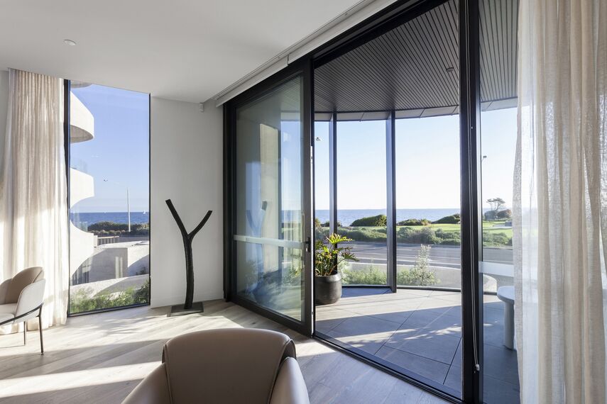 ConceptPatio 130 Puertas correderas y plegables, ConceptWall 50 Muros cortina, SlimLine 68 Ventanas y ConceptSystem 77 Puertas - The Esplanade situado en Brighton, Australia