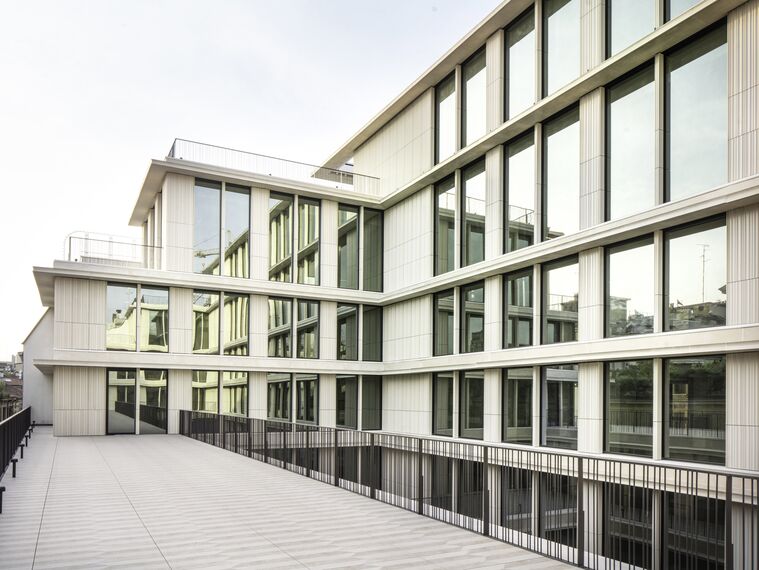 MasterLine 8-HI Puertas, SlimLine 38 HI Ventanas, CS 77 Fire Proof Puertas, CW 50-HI Muros cortina y CW 50-ALU ON STEEL Muros cortina - Spiga26 situado en Milan, Italia