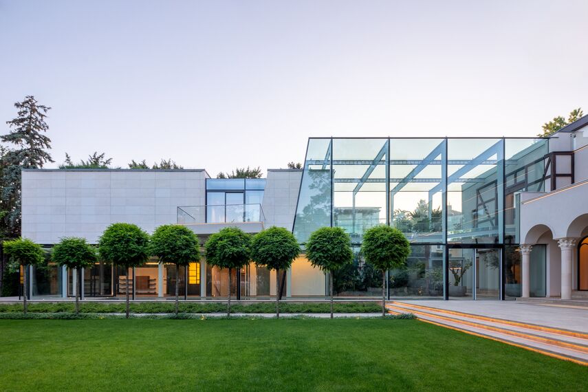 HiFinity Puertas correderas y plegables - Villa JCV situado en Bucharest, Rumania