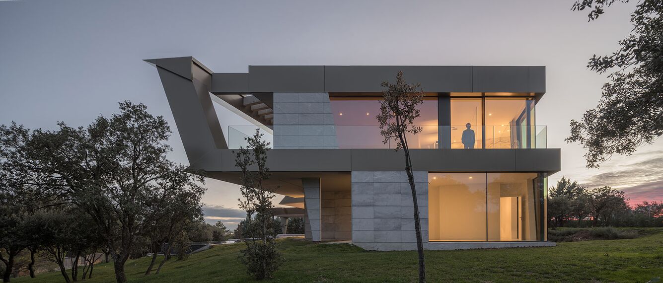 HiFinity Puertas correderas y plegables, SlimPatio 68 Puertas correderas y plegables y SlimLine 38 Ventanas - Casa Entre Encinas  situado en Madrid, España