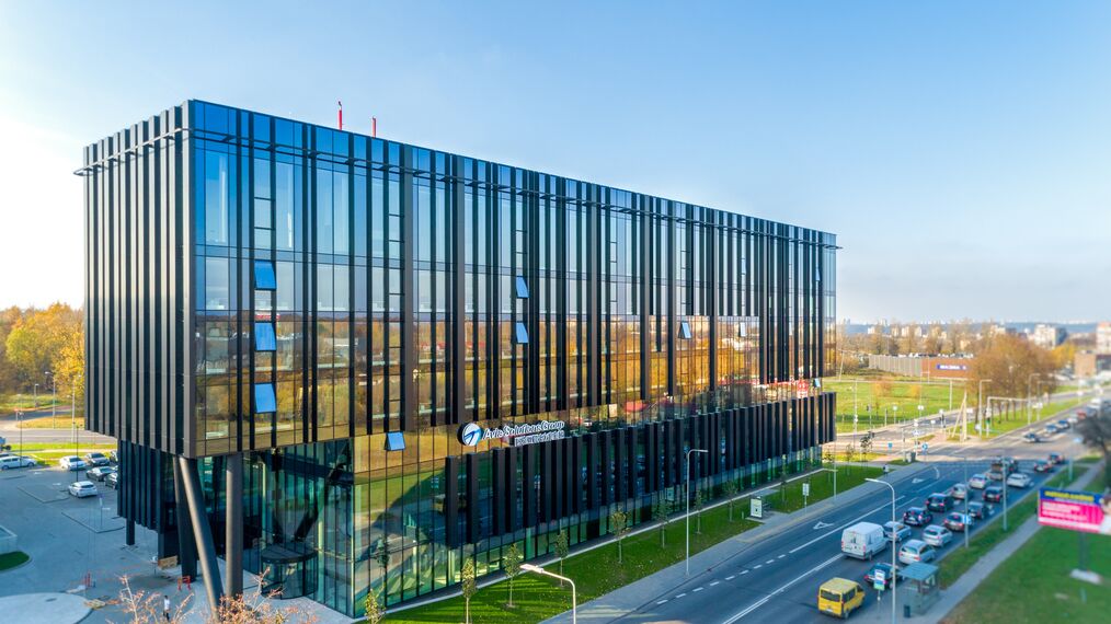 MasterLine 8 HI Ventanas y CW 50-HI Muros cortina - Office building Sede Central Grupo Avia Solutions situado en Vilnius, Lituania