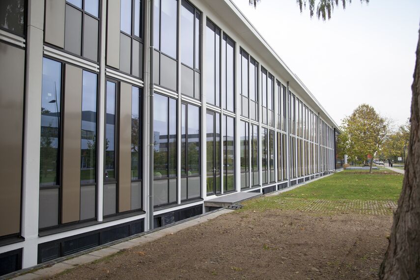 ConceptSystem 77 Puertas, CW 50 Standard Muros cortina, CW 50 Muros cortina y CS 77 Hidden Vent Ventanas - Office building Building N Hengelo situado en Hengelo, los Países Bajos