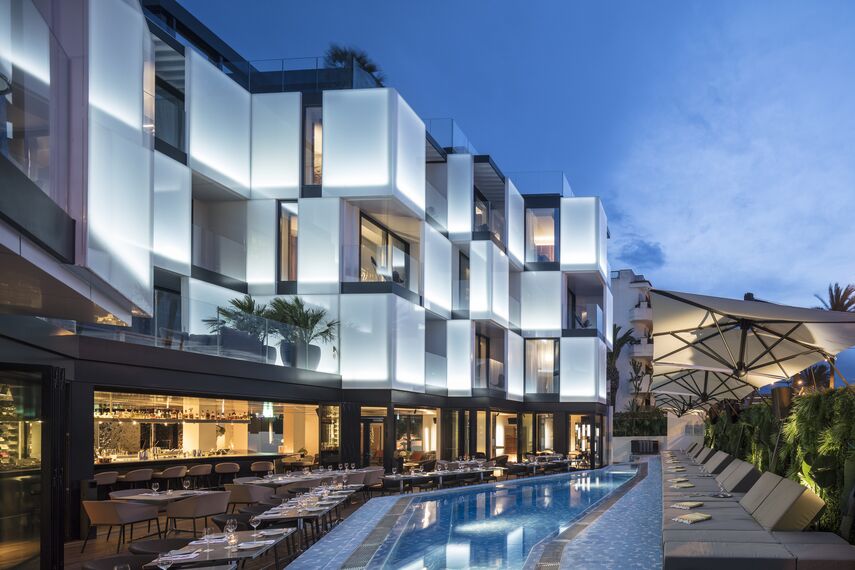 ConceptSystem 68 Ventanas, ConceptFolding 77 Puertas correderas y plegables y CS 77 Fire Proof Puertas - Hotel Sir Joan situado en Ibiza, España