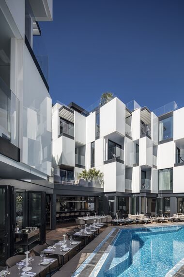 ConceptSystem 68 Ventanas, ConceptFolding 77 Puertas correderas y plegables y CS 77 Fire Proof Puertas - Hotel Sir Joan situado en Ibiza, España