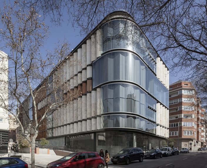HiFinity Puertas correderas y plegables y CS 77 Hidden Vent Ventanas - Lagasca 99 situado en Madrid, España