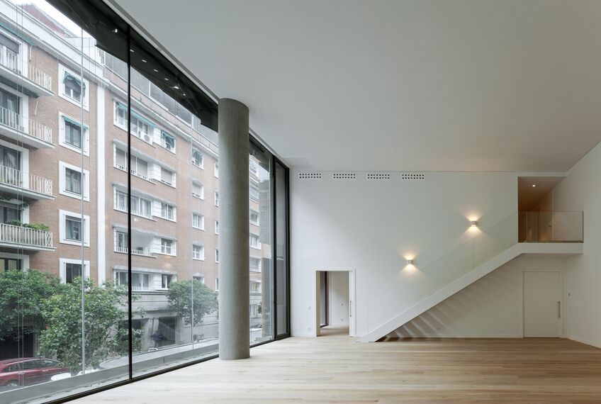 HiFinity Puertas correderas y plegables y CS 77 Hidden Vent Ventanas - Lagasca 99 situado en Madrid, España
