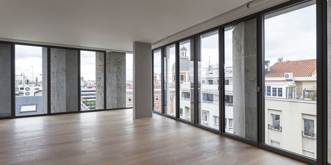 HiFinity Puertas correderas y plegables y CS 77 Hidden Vent Ventanas - Lagasca 99 situado en Madrid, España