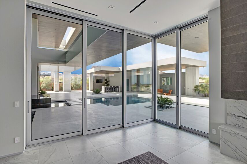 ConceptSystem 77 Puertas y ConceptSystem 77 Ventanas - Painted Feather situado en Las Vegas, Estados Unidos de América