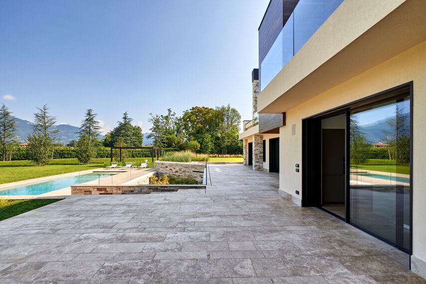 HiFinity Puertas correderas y plegables - Villa Bergamo situado en Bergamo, Italia