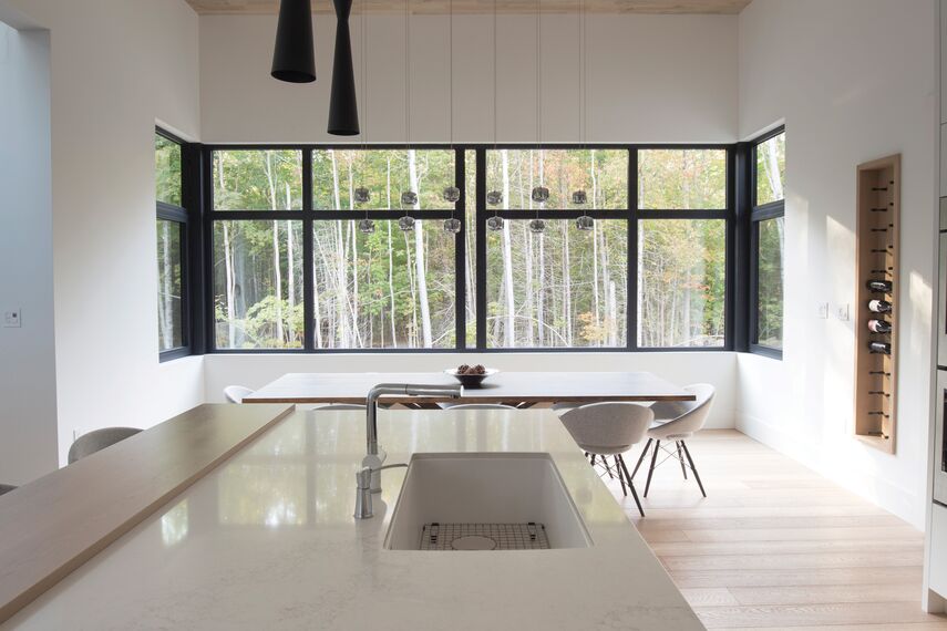 ConceptWall 50 Muros cortina y ConceptSystem 77 Ventanas - Forest View Residence situado enCanadá