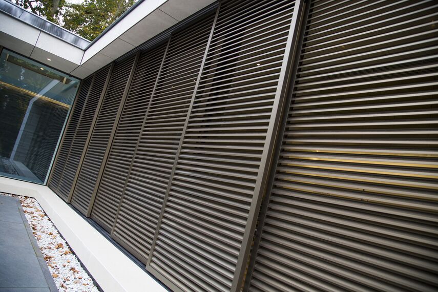 BriseSoleil 40 Protección solar, HiFinity Puertas correderas y plegables y CS 86-HI (c) Sistemas cancelados - Poolhouse Bergen situado en Bergen, los Países Bajos