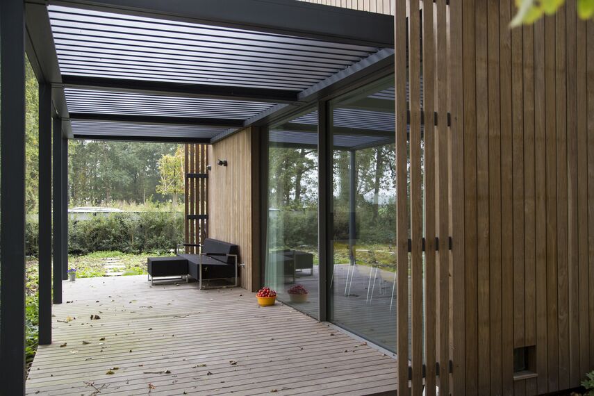 CS 86-HI (c) Sistemas cancelados, ConceptWall 50 Muros cortina y HiFinity Puertas correderas y plegables - Villa Bosvilla Voorschoten situado en Voorschoten, los Países Bajos