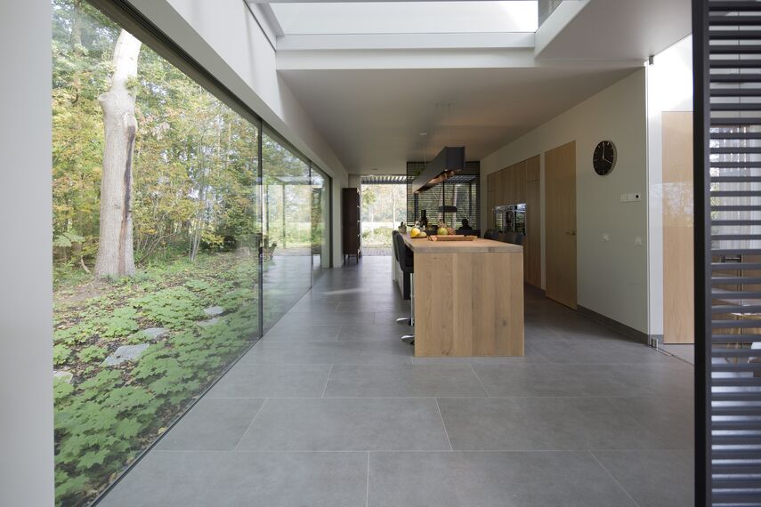 CS 86-HI (c) Sistemas cancelados, ConceptWall 50 Muros cortina y HiFinity Puertas correderas y plegables - Villa Bosvilla Voorschoten situado en Voorschoten, los Países Bajos